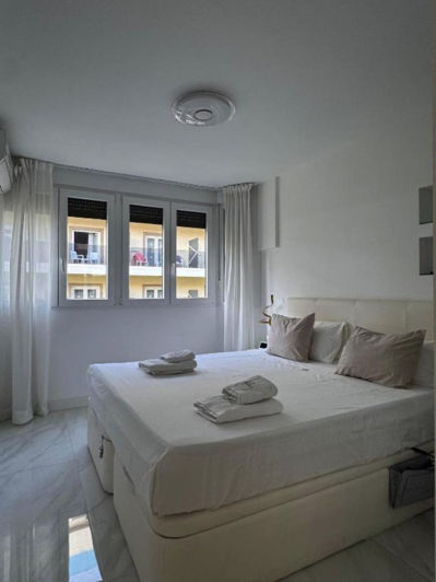 Image No.12-2 Bed Property for sale