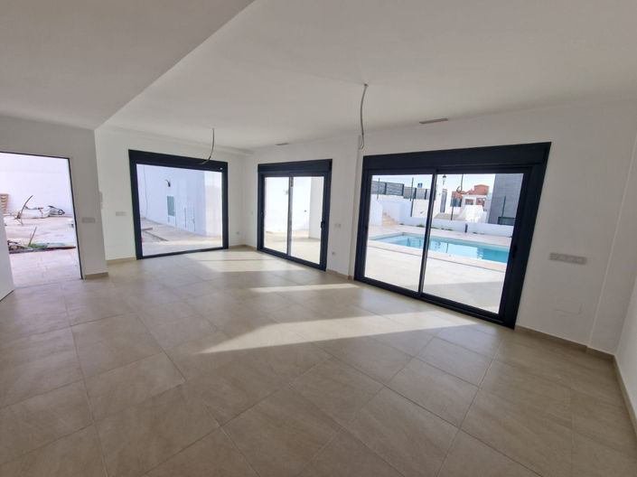 Image No.2-Villa de 4 chambres à vendre à Manilva