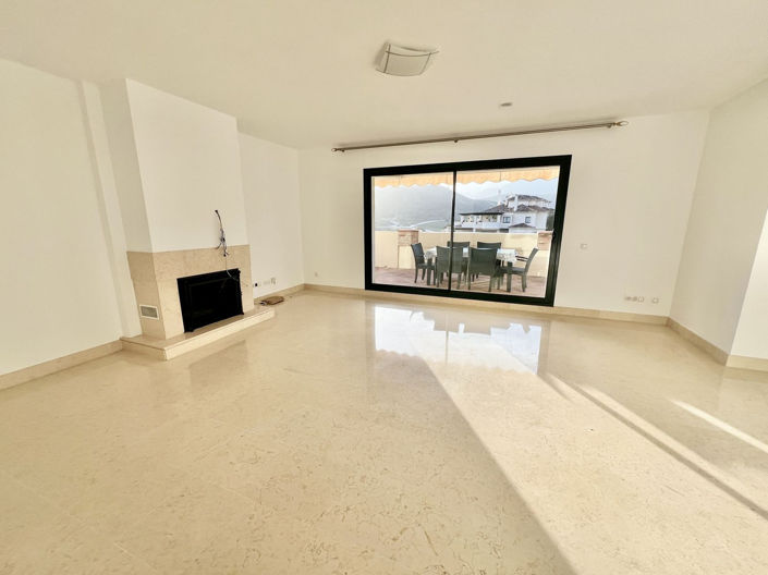 Image No.13-3 Bed Property for sale