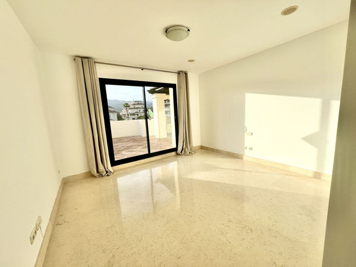 Image No.17-3 Bed Property for sale