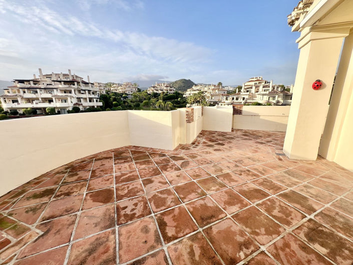 Image No.8-3 Bed Property for sale