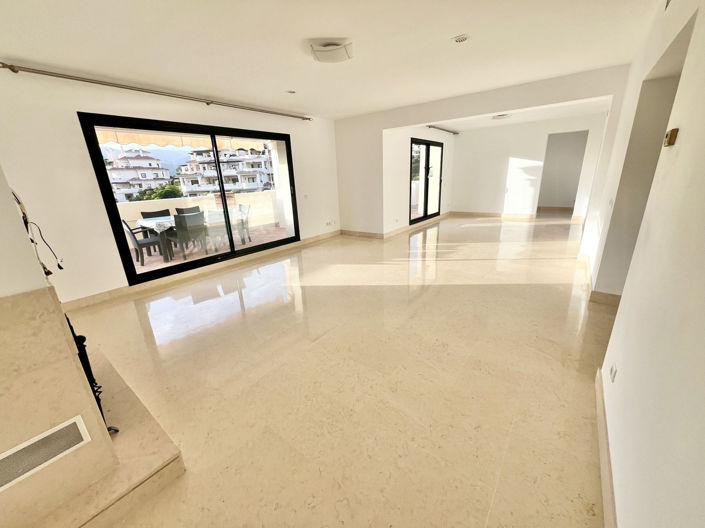 Image No.9-3 Bed Property for sale
