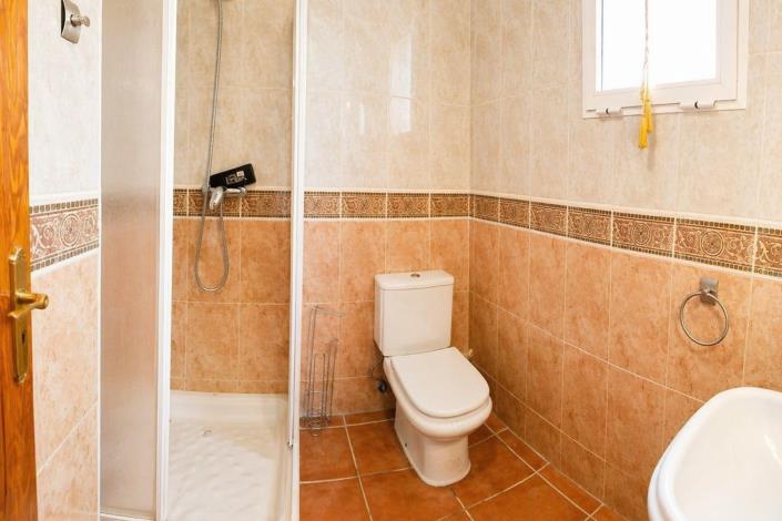 Image No.12-3 Bed Villa / Detached for sale