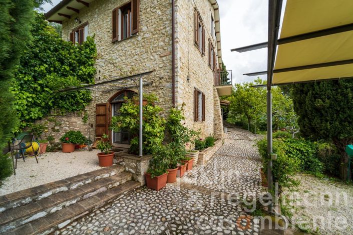 Image No.3-Maison de campagne de 3 chambres à vendre à Spoleto