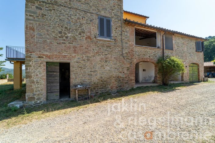 Image No.11-11 Bed Farmhouse for sale
