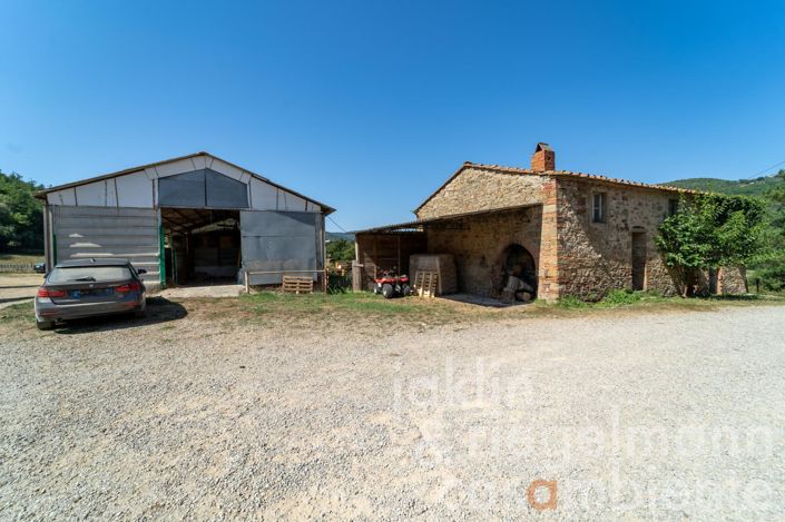 Image No.33-11 Bed Farmhouse for sale