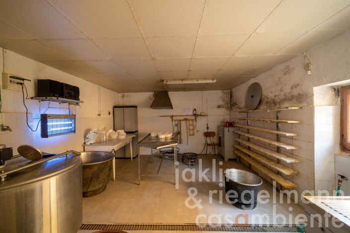 Image No.49-11 Bed Farmhouse for sale