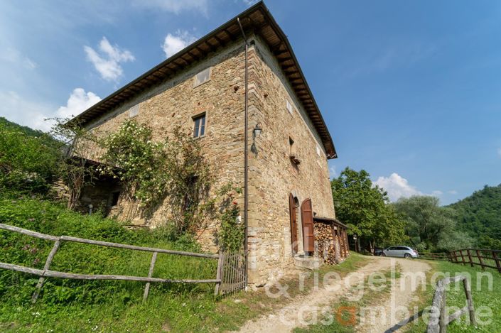 Image No.10-Ferme de 10 chambres à vendre à Stia
