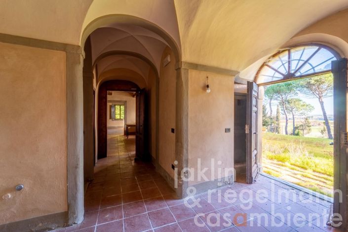 Image No.12-27 Bed Villa for sale