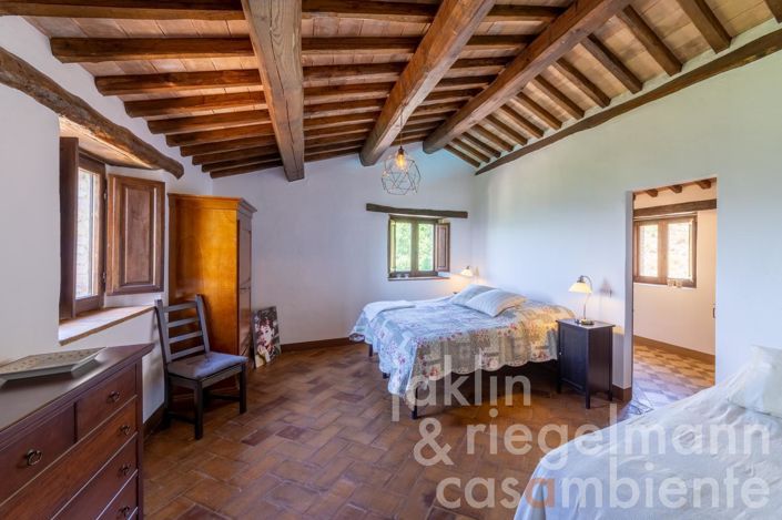 Image No.42-4 Bed Country House for sale