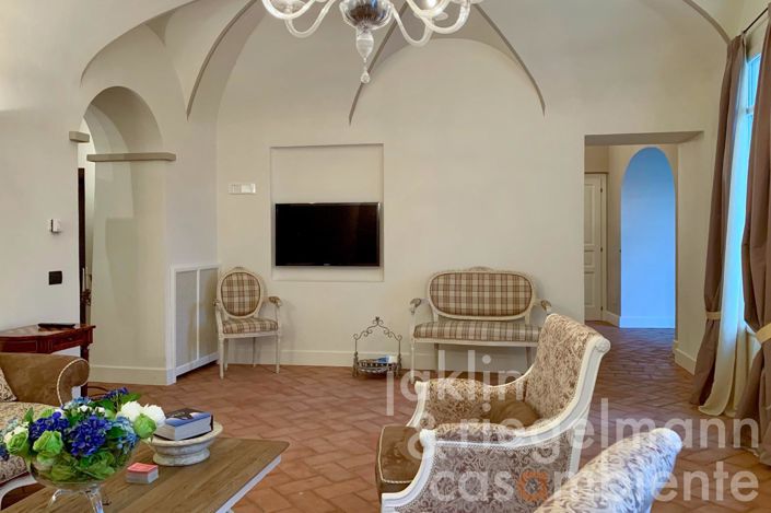 Image No.25-7 Bed Villa for sale