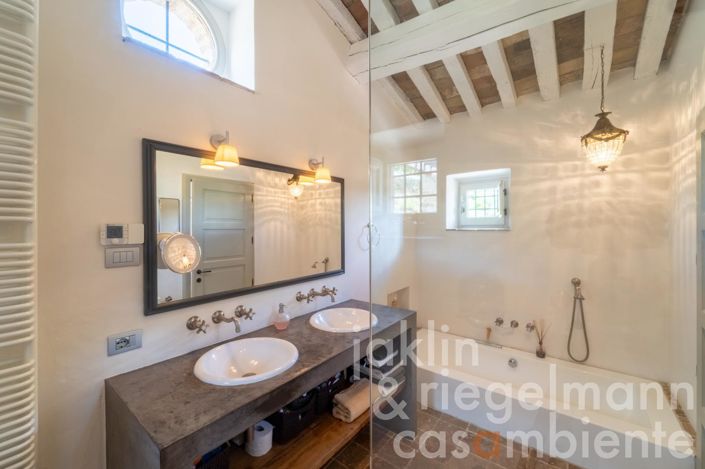 Image No.34-6 Bed Country House for sale