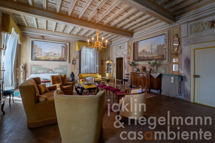 Image No.20-10 Bed Villa for sale