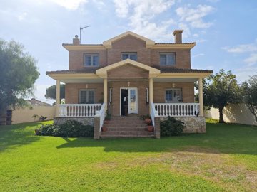 1 - La Línea de la Concepción, Villa