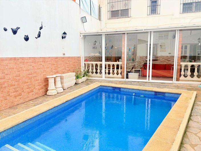 Image No.2-5 Bed House for sale