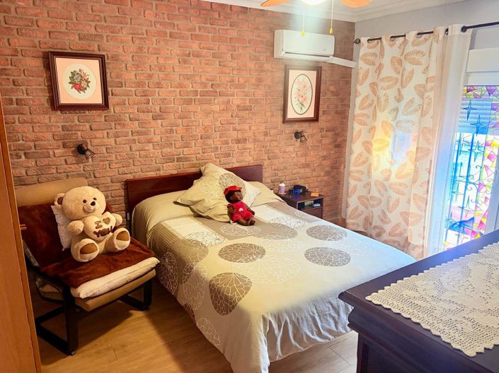 Image No.30-5 Bed House for sale