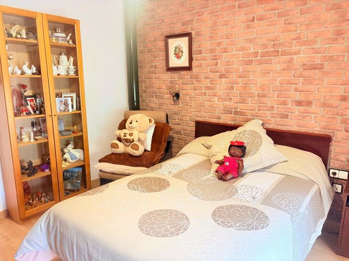 Image No.31-5 Bed House for sale