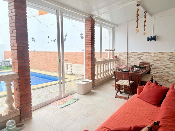 Image No.7-5 Bed House for sale