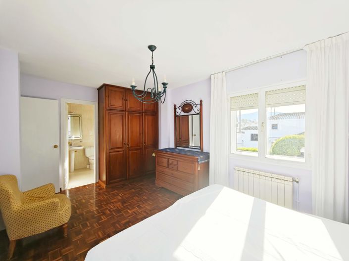 Image No.38-4 Bed Villa for sale