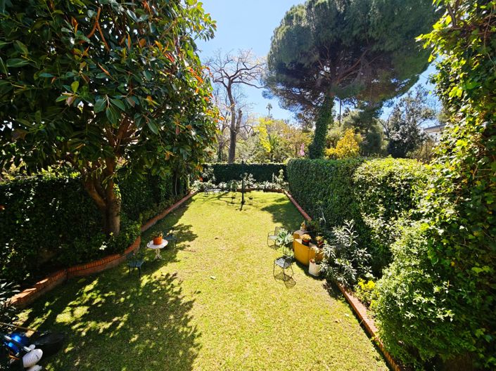 Image No.10-15 Bed Villa for sale