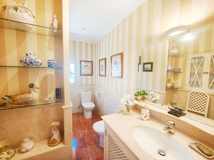 Image No.31-15 Bed Villa for sale