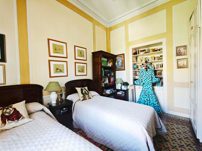 Image No.34-15 Bed Villa for sale