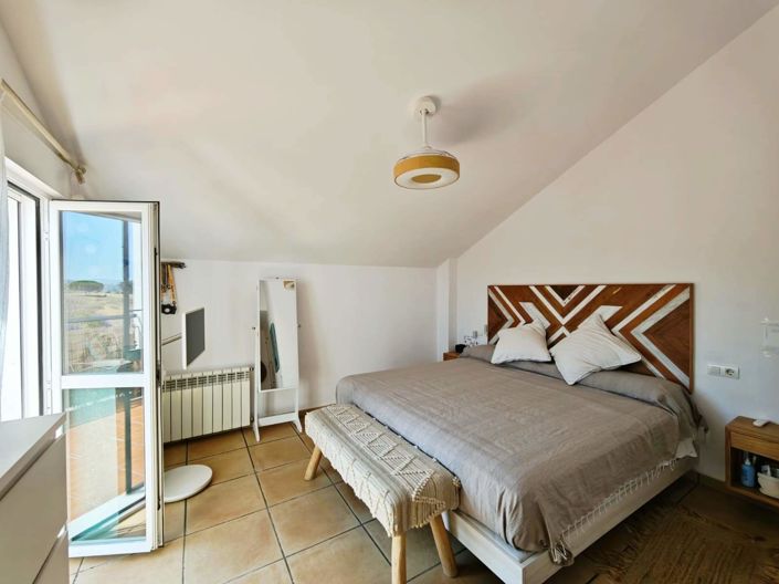 Image No.18-4 Bed Semi-Detached for sale