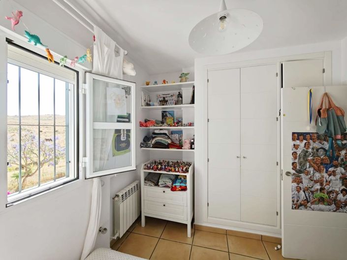 Image No.24-4 Bed Semi-Detached for sale
