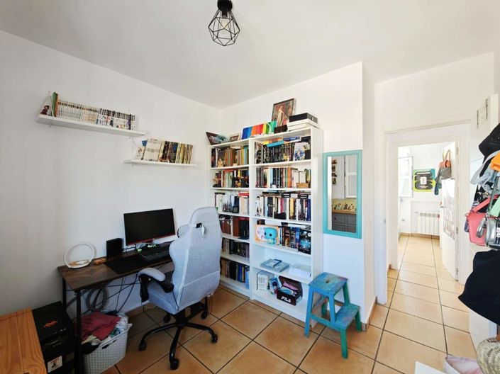 Image No.28-4 Bed Semi-Detached for sale