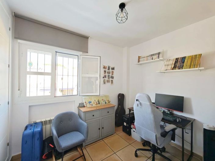 Image No.29-4 Bed Semi-Detached for sale