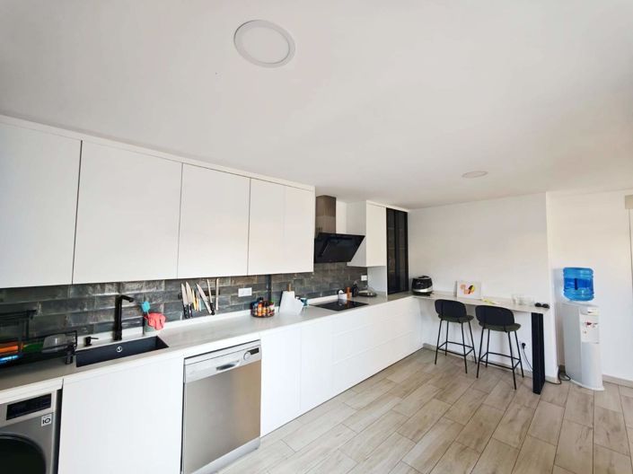 Image No.4-4 Bed Semi-Detached for sale