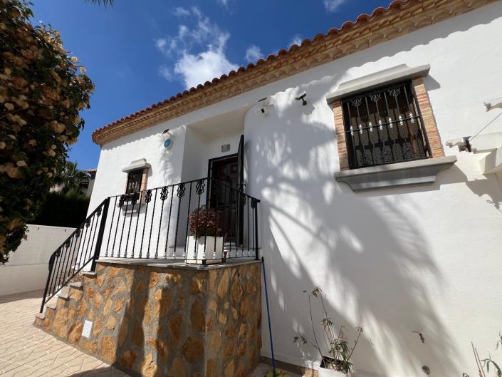 Image No.37-3 Bed Villa / Detached for sale