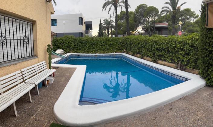 Image No.4-6 Bed Villa / Detached for sale