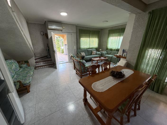 Image No.12-6 Bed Villa / Detached for sale