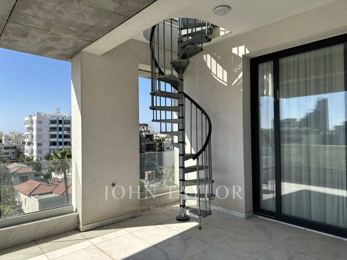 Elegant 2-Bedroom Penthouse with Sea View in Germasogeia