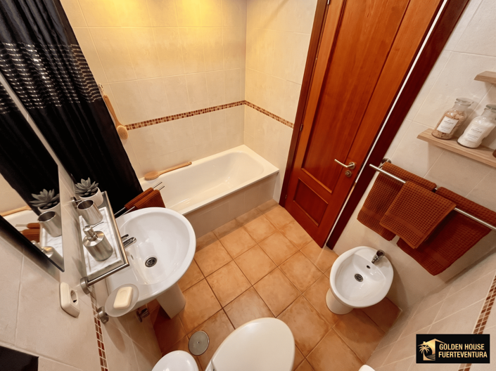 Image No.14-3 Bed Property for sale