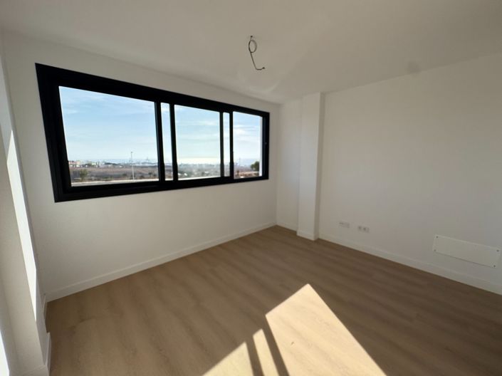 Image No.13-3 Bed Property for sale