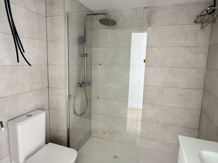 Image No.20-3 Bed Property for sale