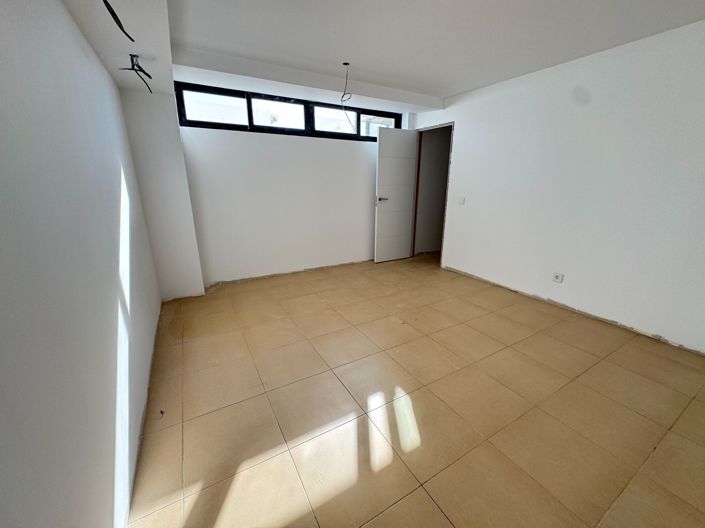 Image No.22-3 Bed Property for sale