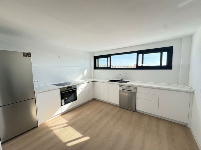 Image No.3-3 Bed Property for sale