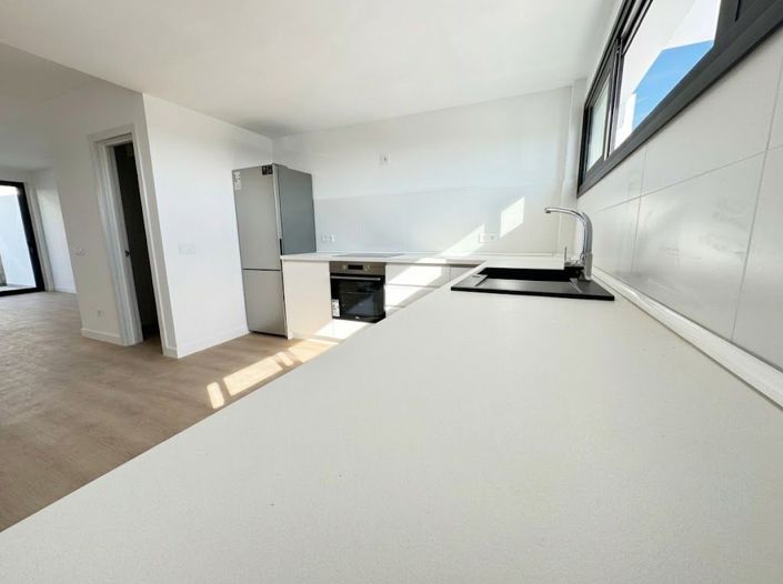 Image No.4-3 Bed Property for sale