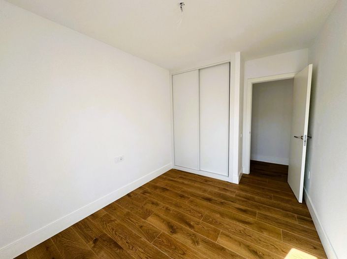 Image No.16-2 Bed Property for sale