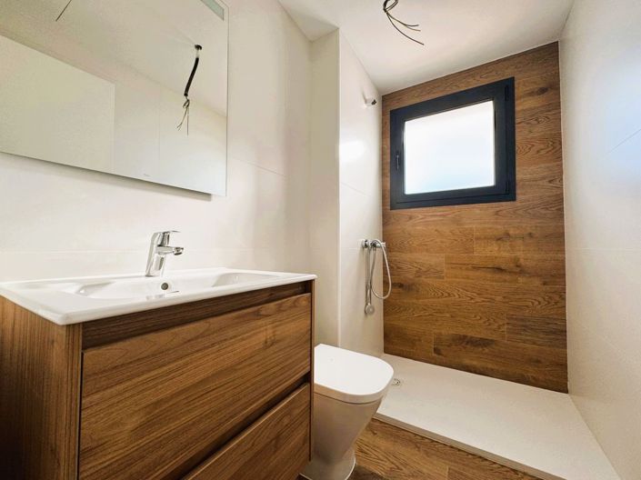 Image No.20-2 Bed Property for sale