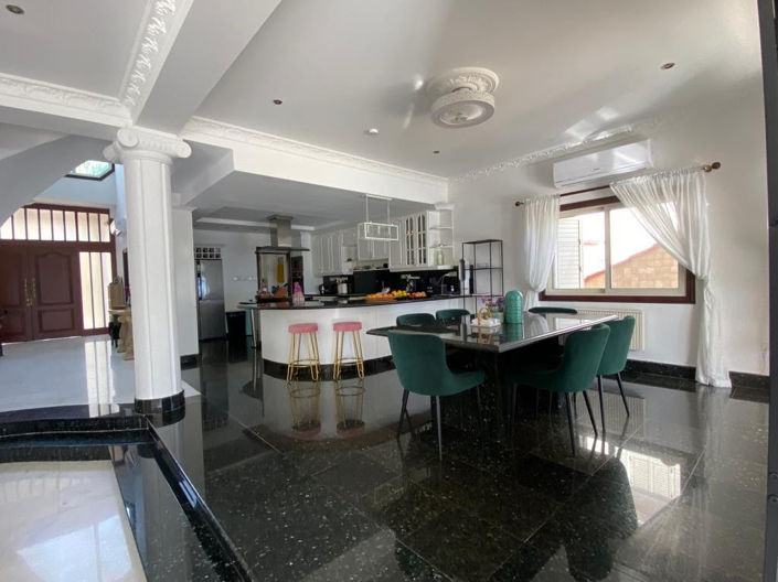 Image No.13-6 Bed Property for sale
