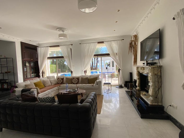 Image No.22-6 Bed Property for sale