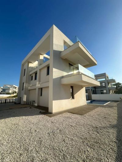 Image No.2-Propriété de 3 chambres à vendre à Paralimni