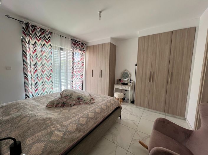 Image No.10-3 Bed Property for sale