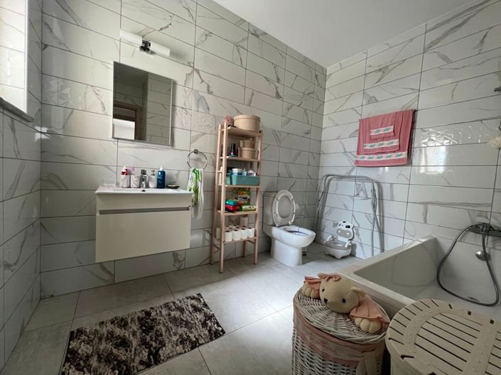 Image No.9-3 Bed Property for sale