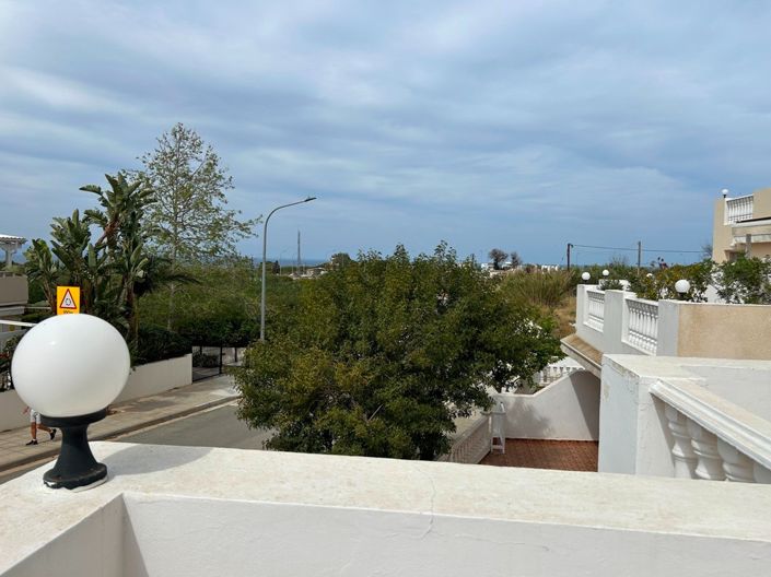 Image No.17-3 Bed Property for sale
