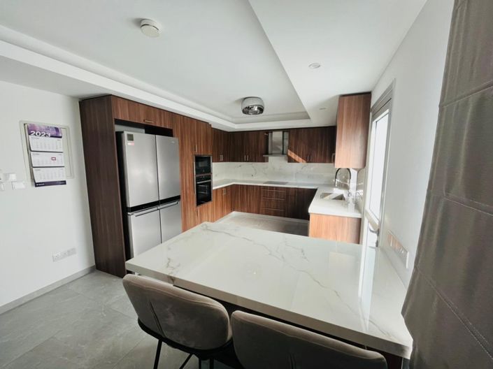 Image No.48-4 Bed Property for sale